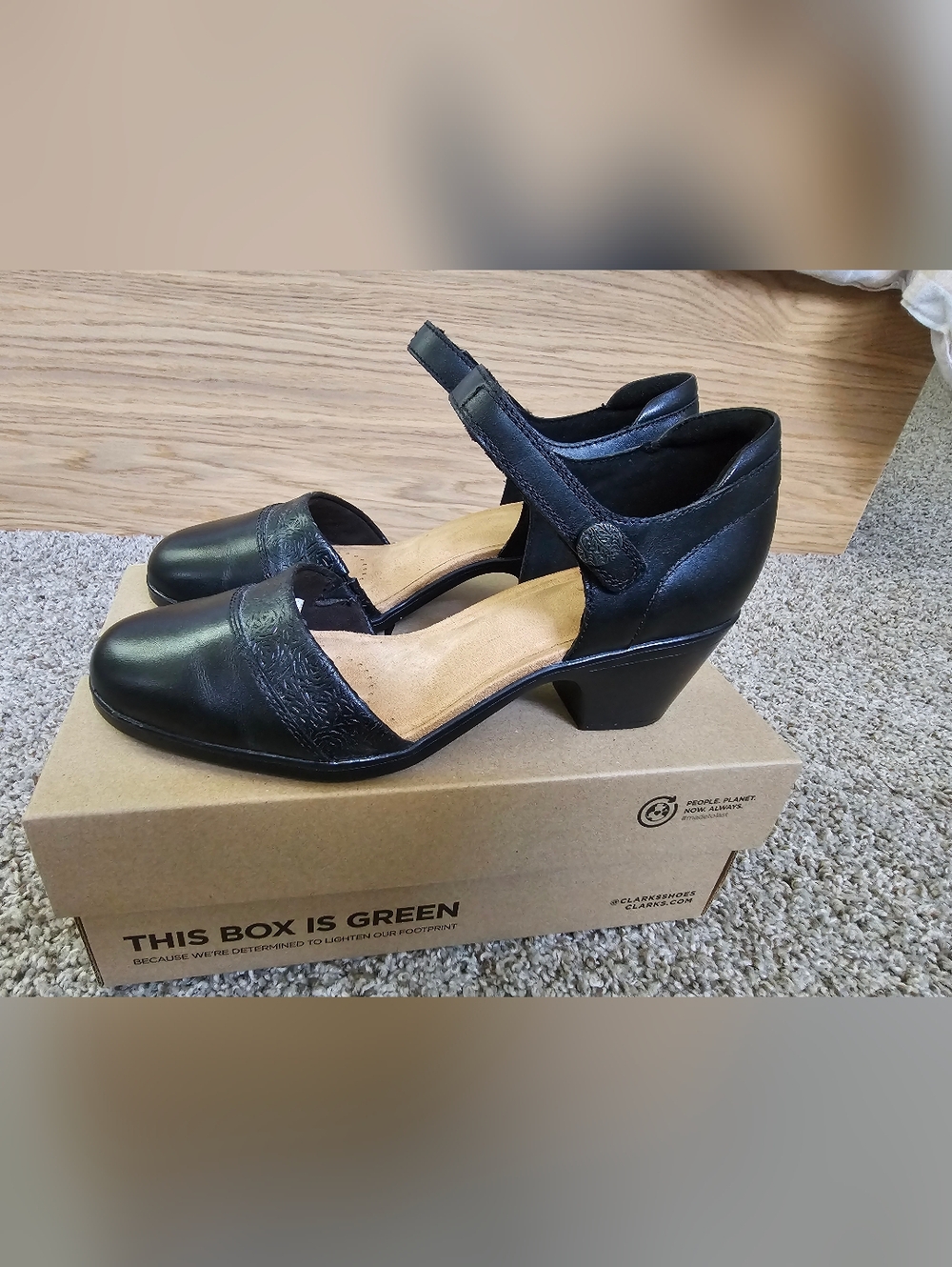 CLARKS BLACK LEATHER SHOES